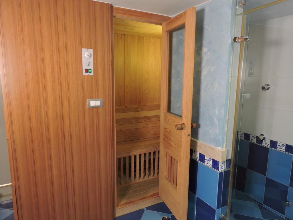 Edinburgh Motel Tainan Buitenkant foto