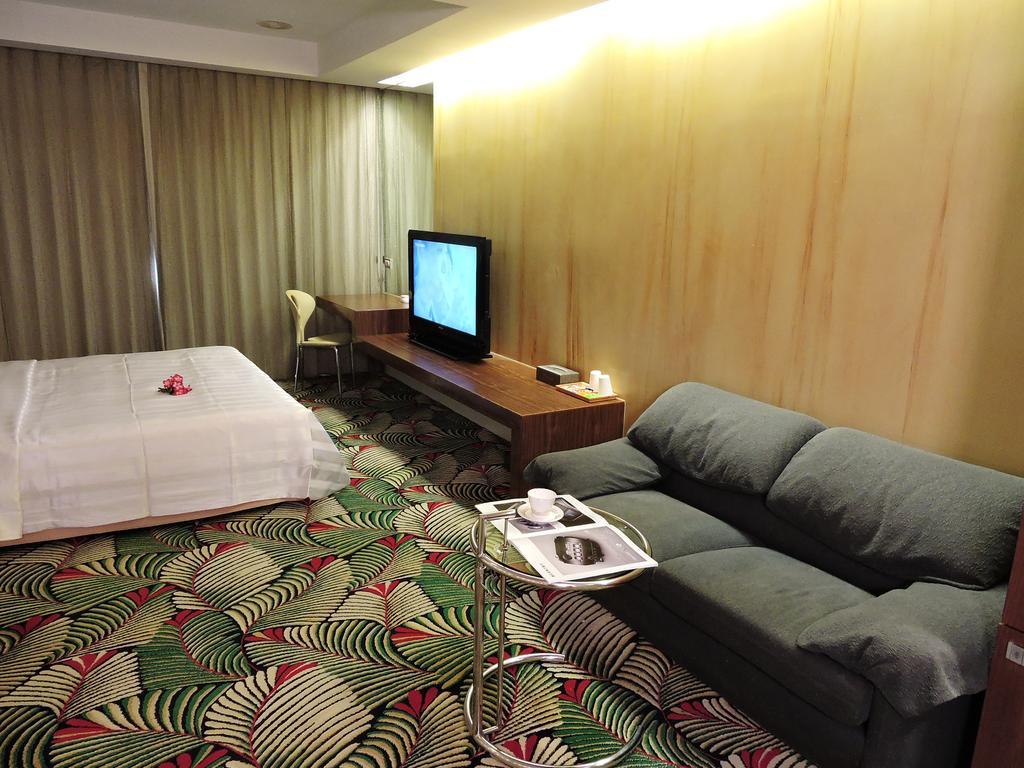Edinburgh Motel Tainan Buitenkant foto