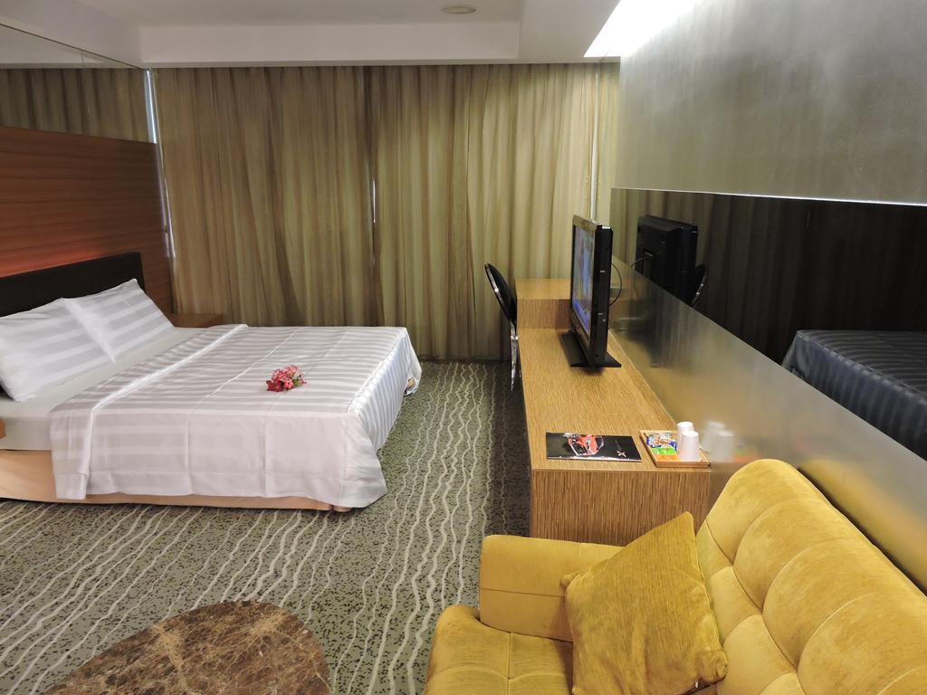 Edinburgh Motel Tainan Buitenkant foto