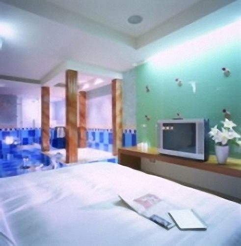 Edinburgh Motel Tainan Buitenkant foto