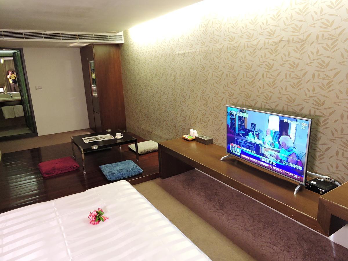 Edinburgh Motel Tainan Buitenkant foto