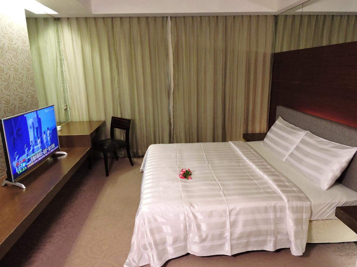 Edinburgh Motel Tainan Buitenkant foto