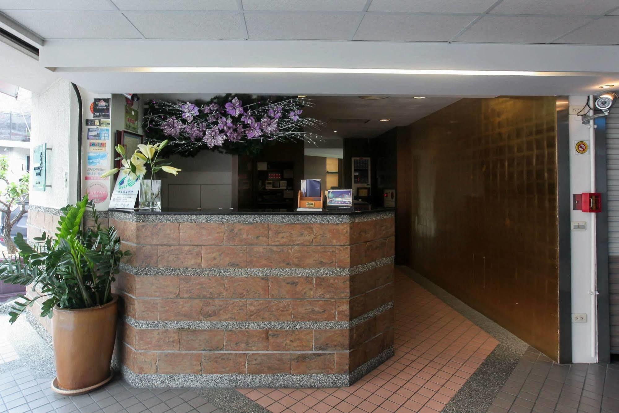 Edinburgh Motel Tainan Buitenkant foto
